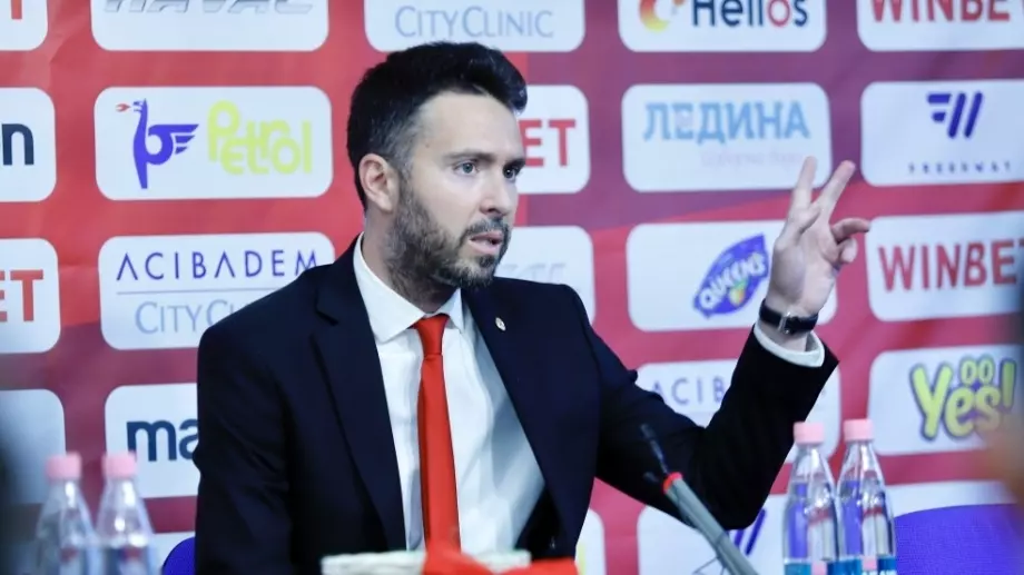 Член от екипа на Димитър Бербатов критикува пресконференцията на ЦСКА