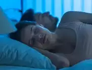 Какви са недостатъците да спите в едно легло с партньора си?