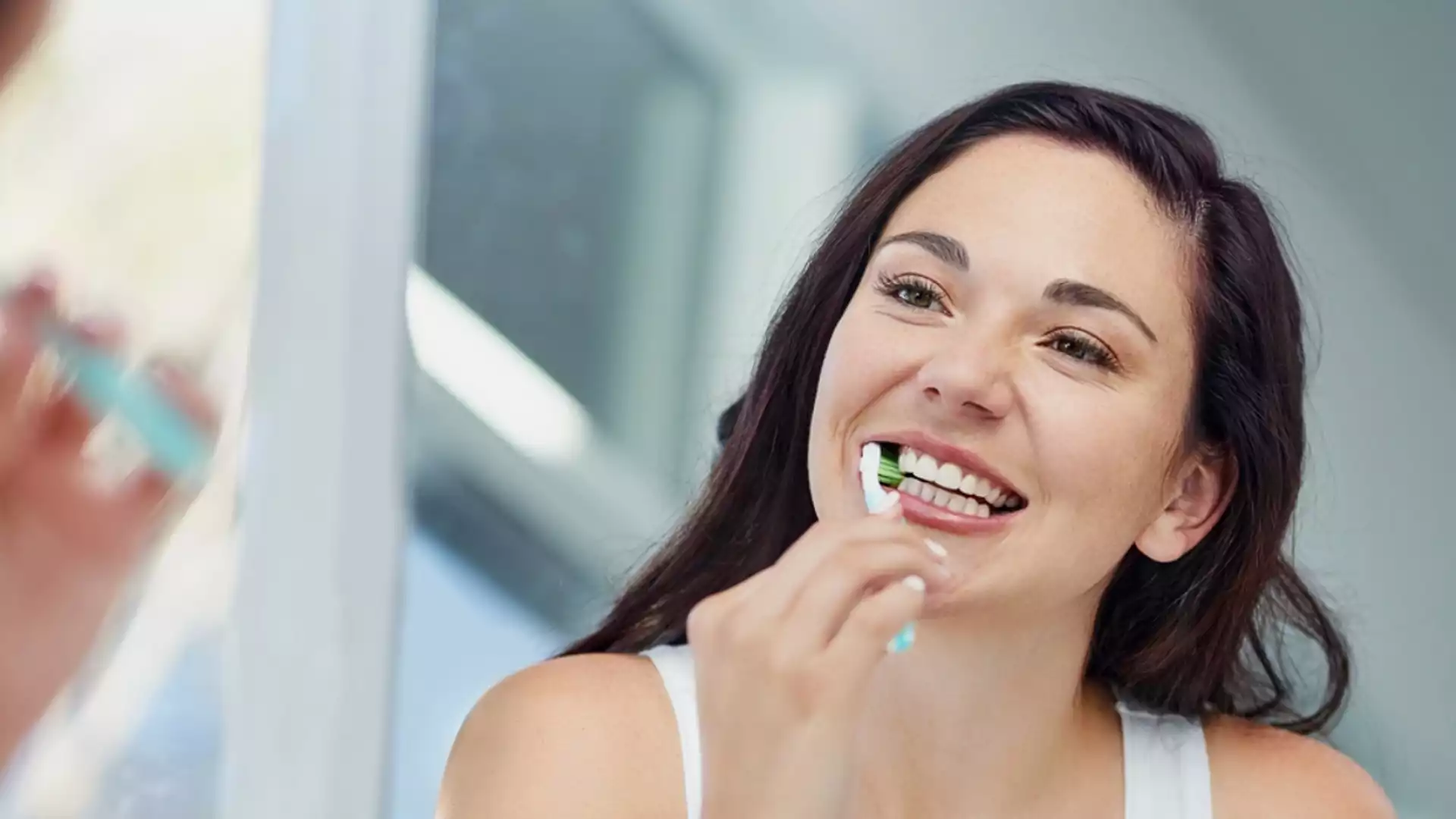 Как да почистите езика си от плака и бактерии?