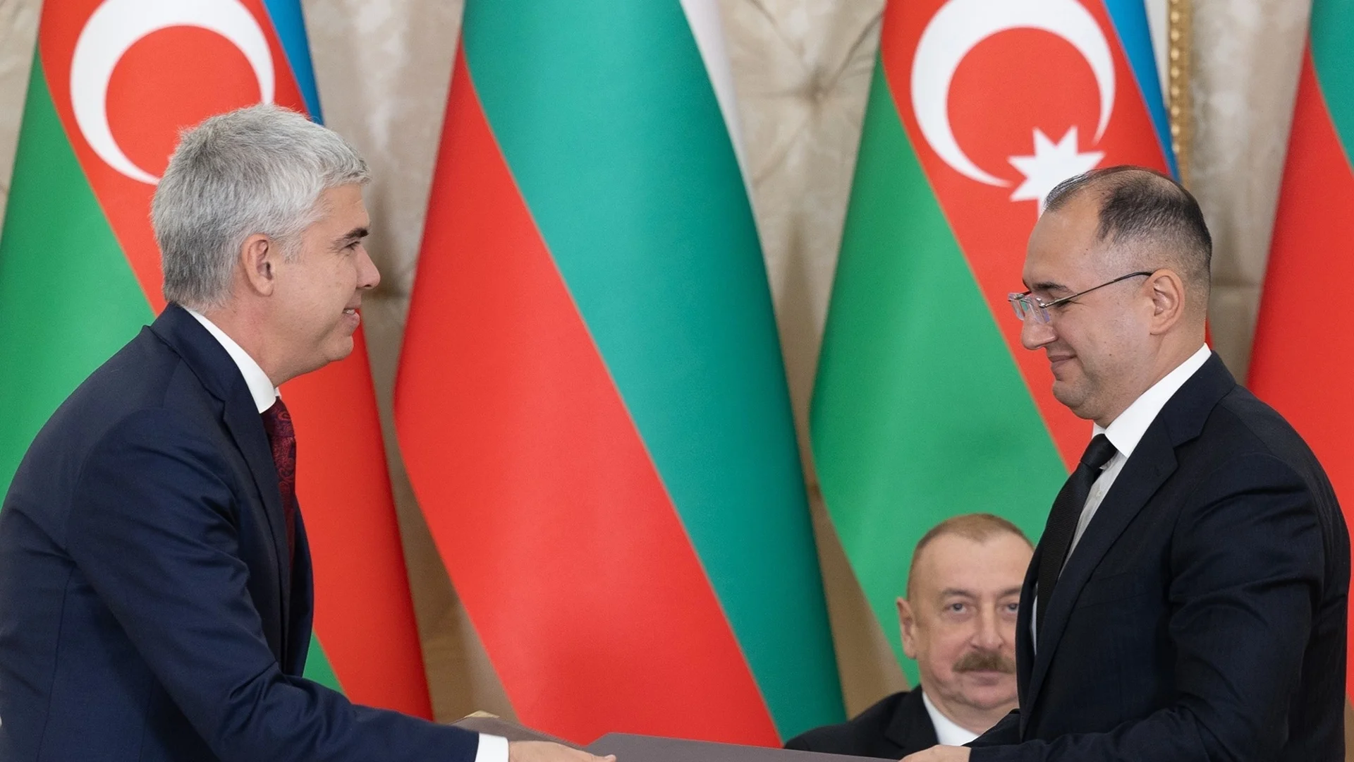 Азербайджан е готов да доставя допълнителни количества природен газ за България