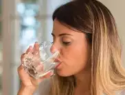 Защо не трябва да пиете вода преди лягане?