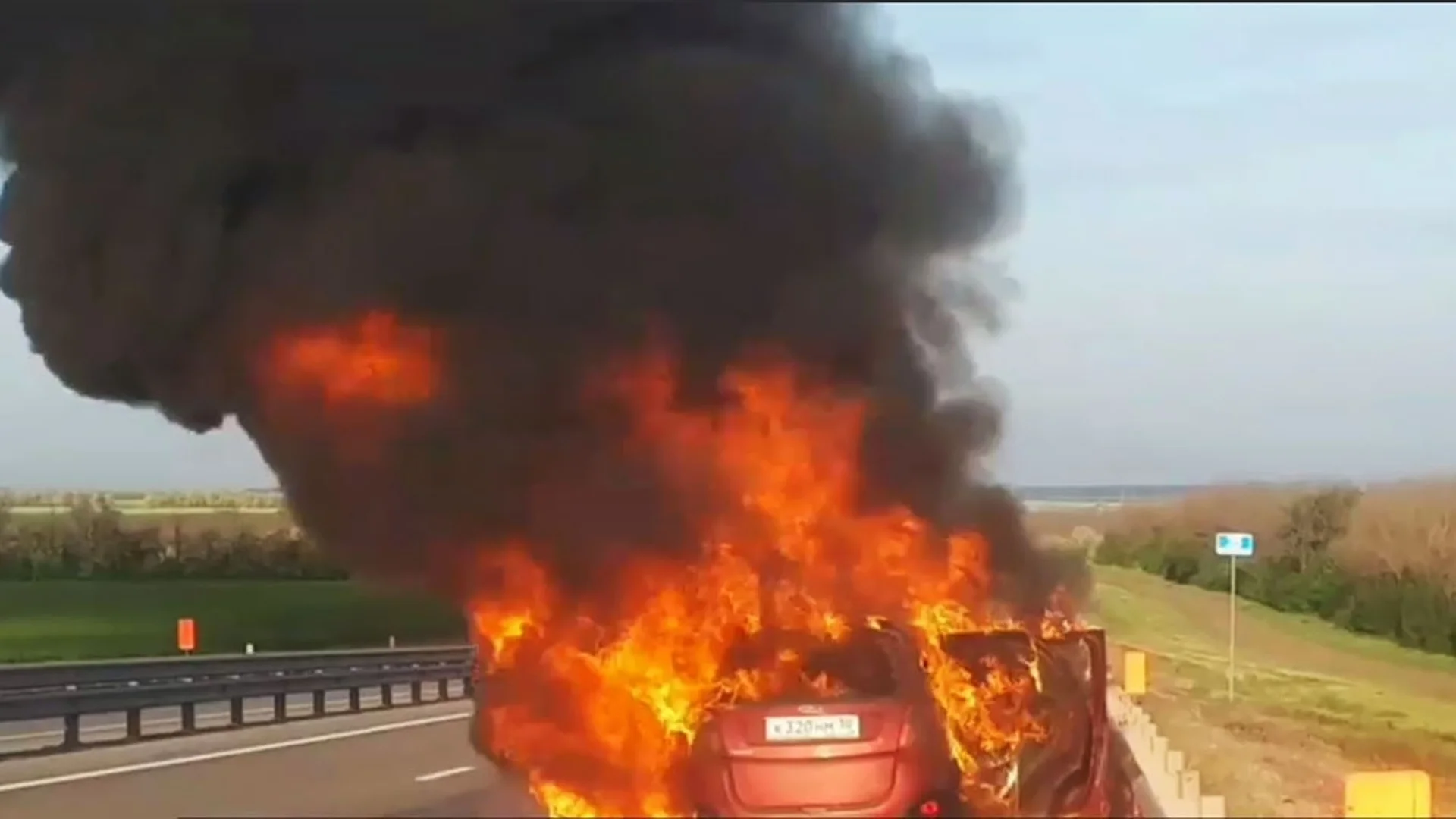 Руски депутат, воюващ на фронта, се оплака: Взривиха ми колата (ВИДЕО)