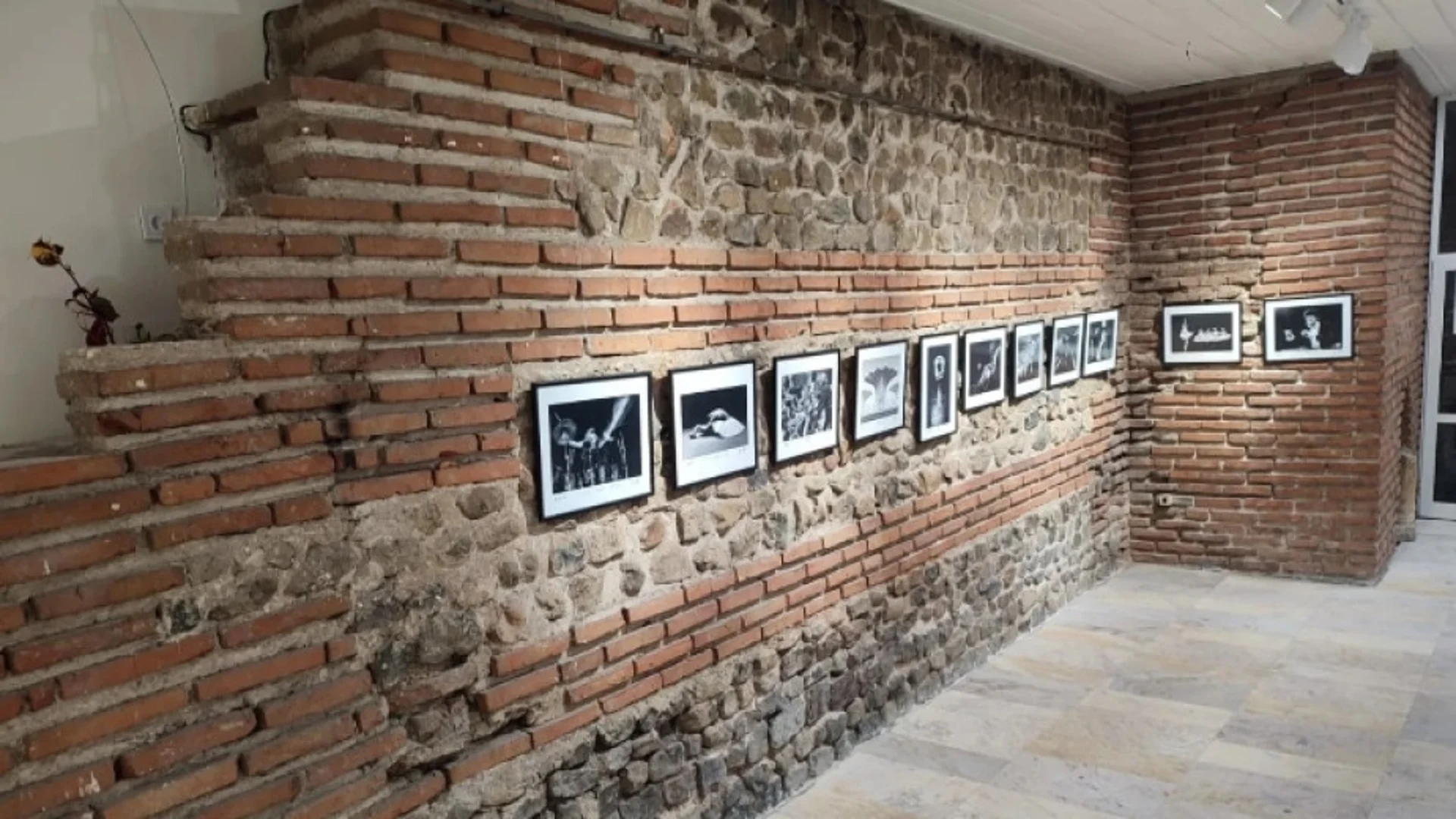 След обновяване: Клубът на фоторепортера бе открит с изложба