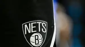 Бруклин Нетс вади от употреба номер, с който е играл Винс Картър