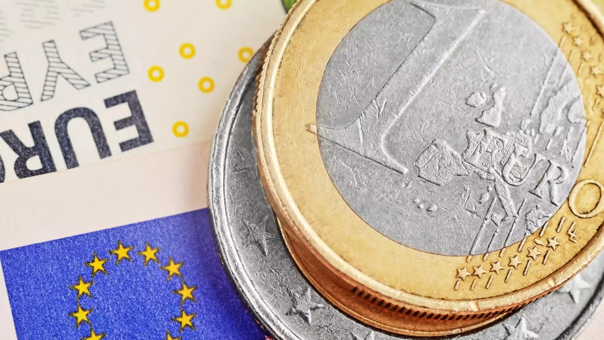 Еврото затвърди позиции след рязката промяна вчера