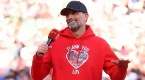 Пред 60 000 с цяло гърло: Клоп изкрещя името на наследника си в Ливърпул Арне Слот (ВИДЕО)