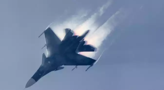 Украйна може да е поразила руски военни самолети, рафинерия е извън строя: Украински данни