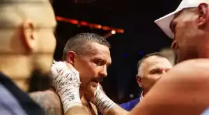 ВИДЕО: Макар и победен, Тайсън Фюри целуна Усик, той му отвърна