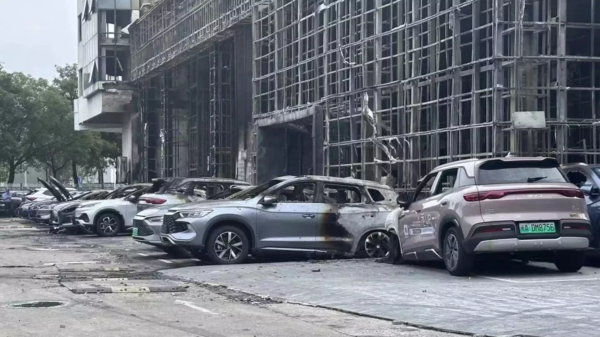 Автосалон на BYD изгоря в Китай, подозира се електрическа кола (ВИДЕО)