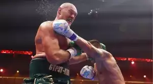 Чудовищна канонада: моментът, в който Усик пречупи, смачка и "нокаутира" Фюри (ВИДЕО)
