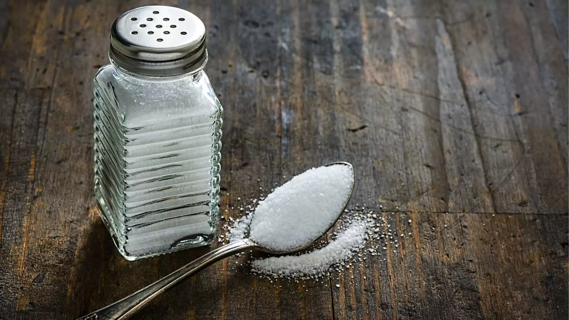 Компания пуска електрическа лъжица, която създава солен вкус без да подсолява храната