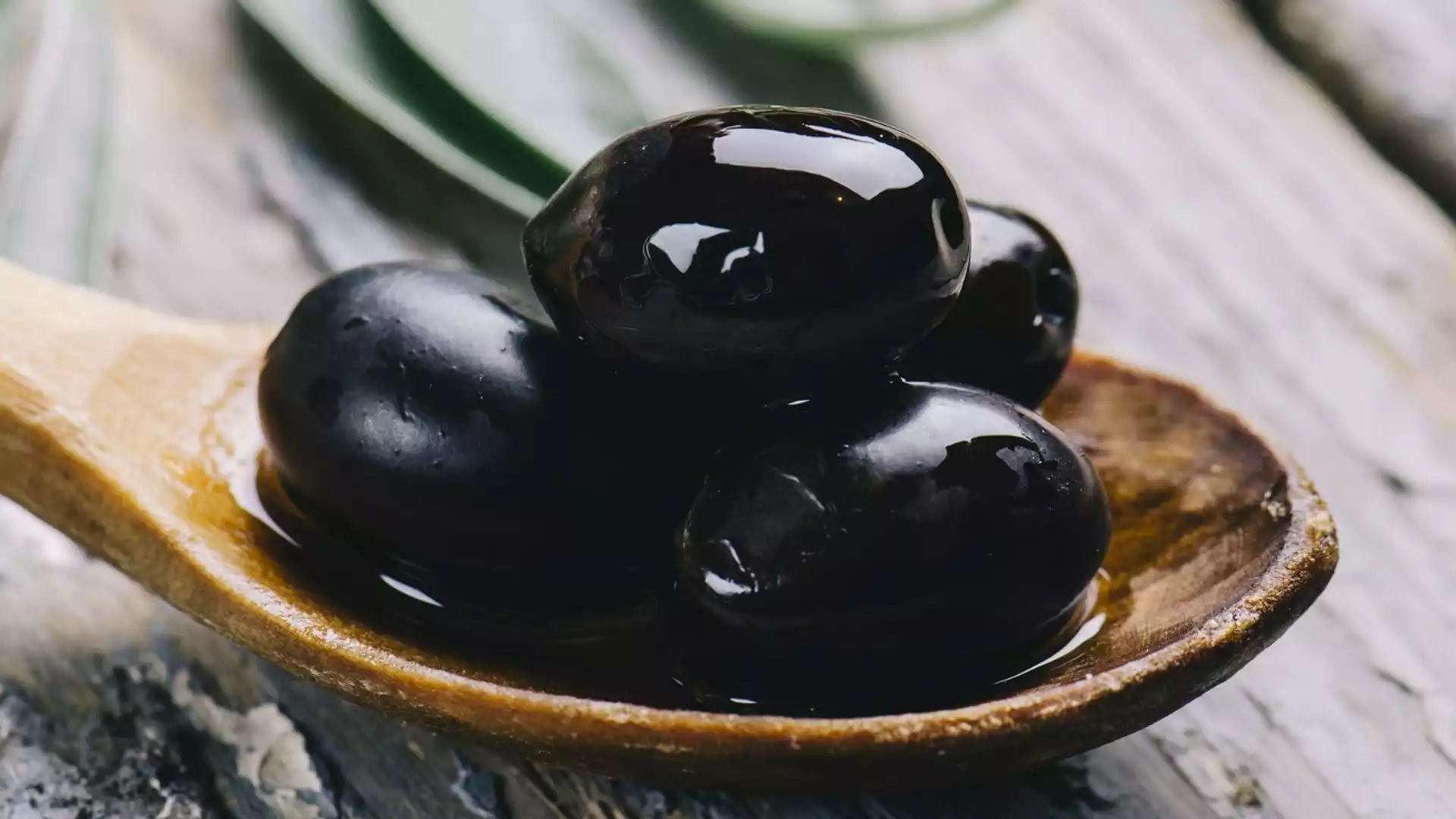 Яжте ги по-често: маслините предазват от язви