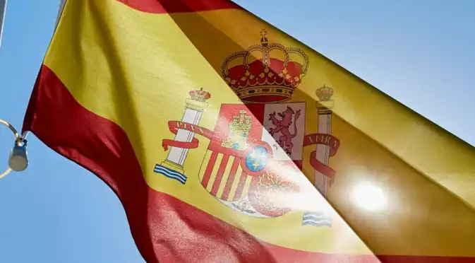Кой кого обиди: Испания отзовава посланика си в Аржентина