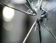 Викове и счупени стъкла: 44-годишен преби млада жена с прът в Бургас