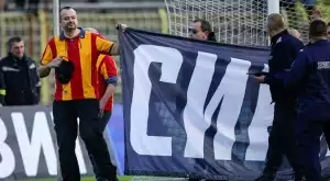 {{ otherArticle[0].article.title }}