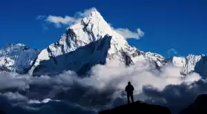 Трета българка изкачи Еверест, експедицията бе водена от легенда