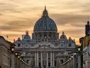 Бунт в центъра на Рим: какво става зад стените на Ватикана?