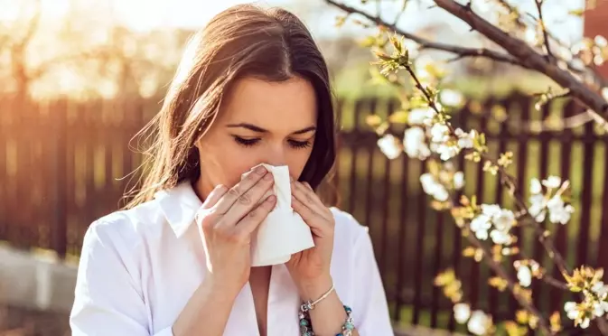 Как да облекчим алергията към полени и цветен прашец с домашни средства?