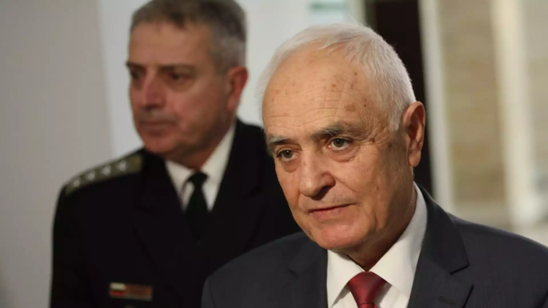 Министърът на отбраната разговаря с колегата си от Украйна