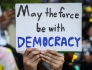 Коментар №1 на седмицата: САЩ са виновни: Примерът им за "демокрация" прави светът сбъркан
