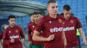 Валентин Антов и Кремонезе на крачка от Серия А