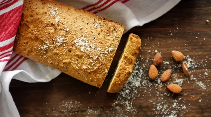 Без брашно: Пухкав и много вкусен КЕТО хляб
