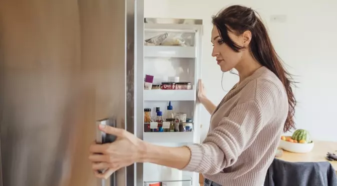 15 начина да премахнете неприятните миризми от хладилника – без химикали и завинаги