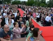 320 абитуриенти преминаха по червения килим в Асеновград (СНИМКИ)
