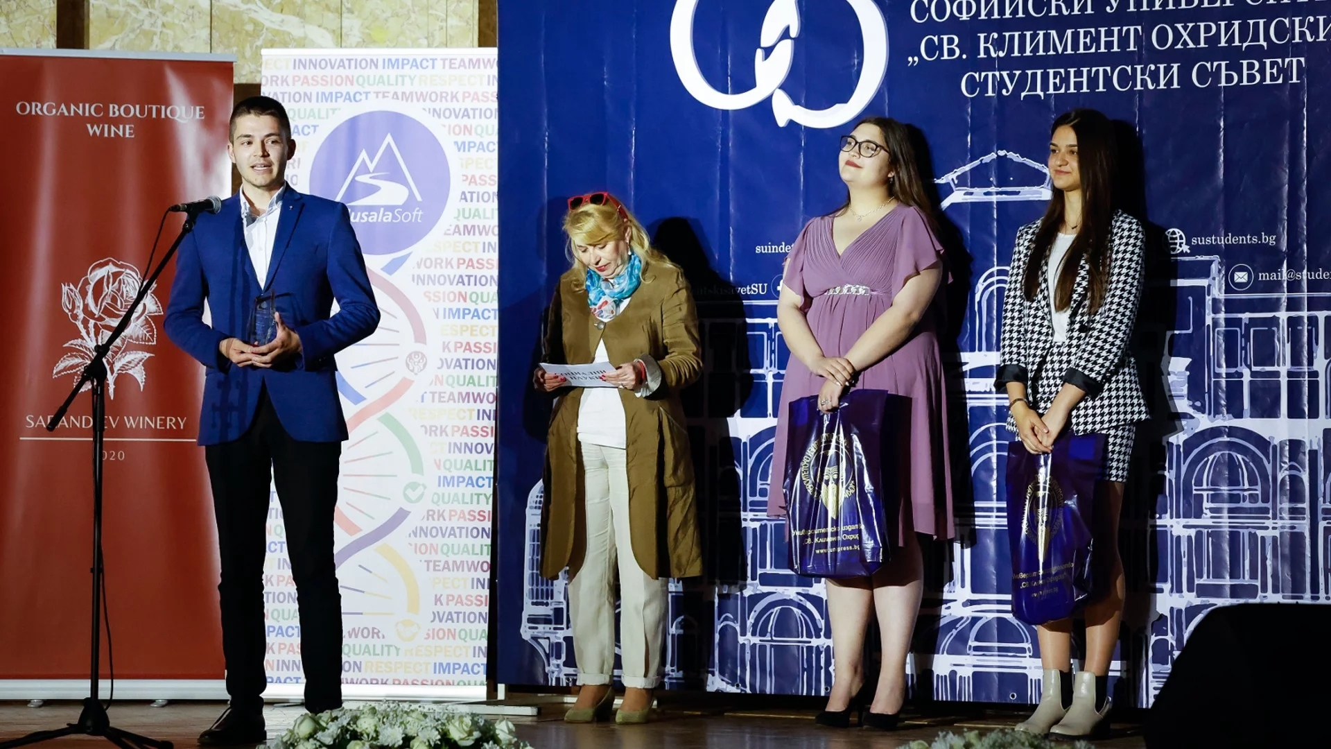 Връчват наградите "Студент на годината" на Софийския университет (СНИМКИ)