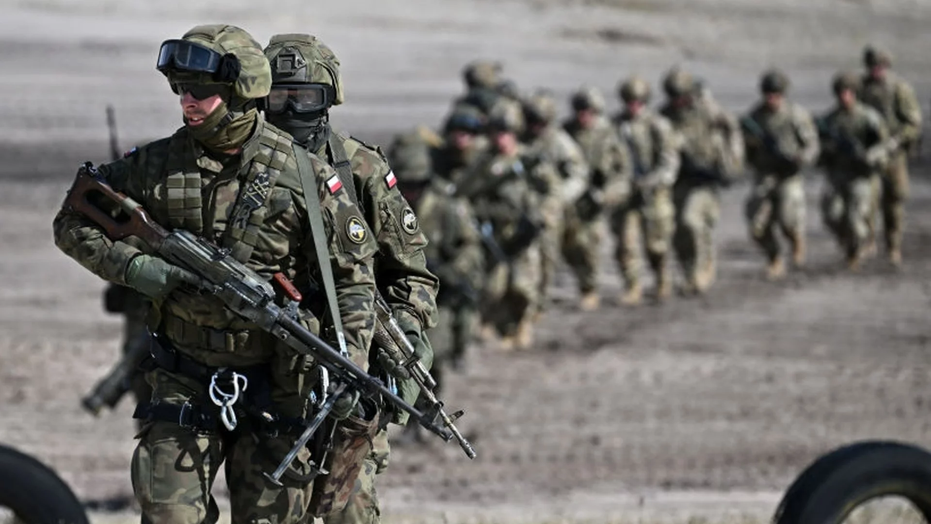 Готова ли е Полша да изпрати свои военни в Украйна: Сикорски уточни