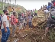 Евакуация в Папуа Нова Гвинея заради опасност от ново свлачище