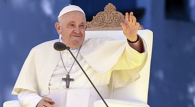 Папа Франциск засегна хомосексуалните с римски гей жаргон