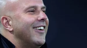 Тен Хаг изненадващо нападна Арне Слот: Хората са прекалено ентусиазирани от него