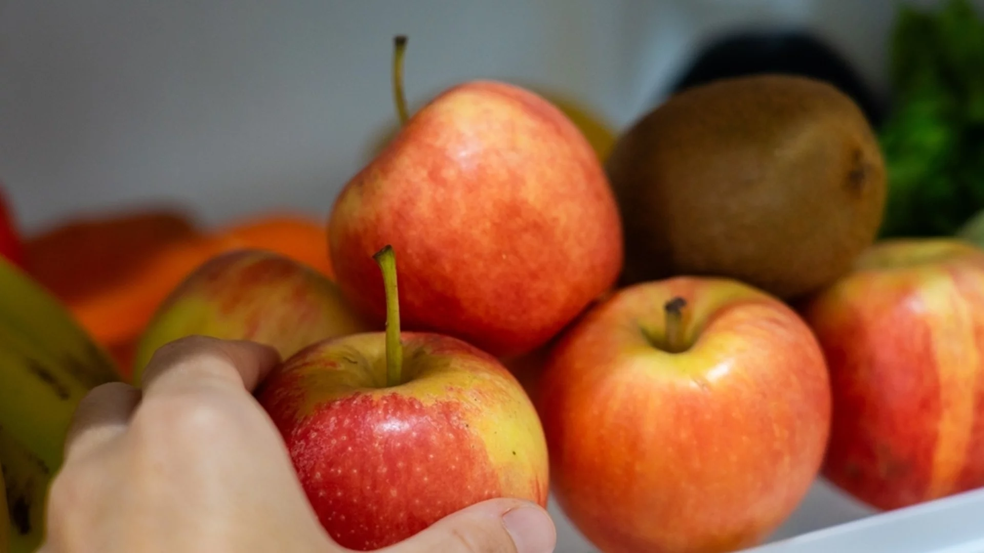Ядете ябълки вечер - ето защо трябва да се откажете от този навик