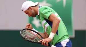 {{ otherArticle[0].article.title }}