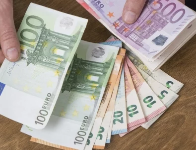Неочаквана рязка промяна в курса на еврото спрямо долара