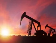 Цените на петрола променят курса преди данните за запасите в САЩ