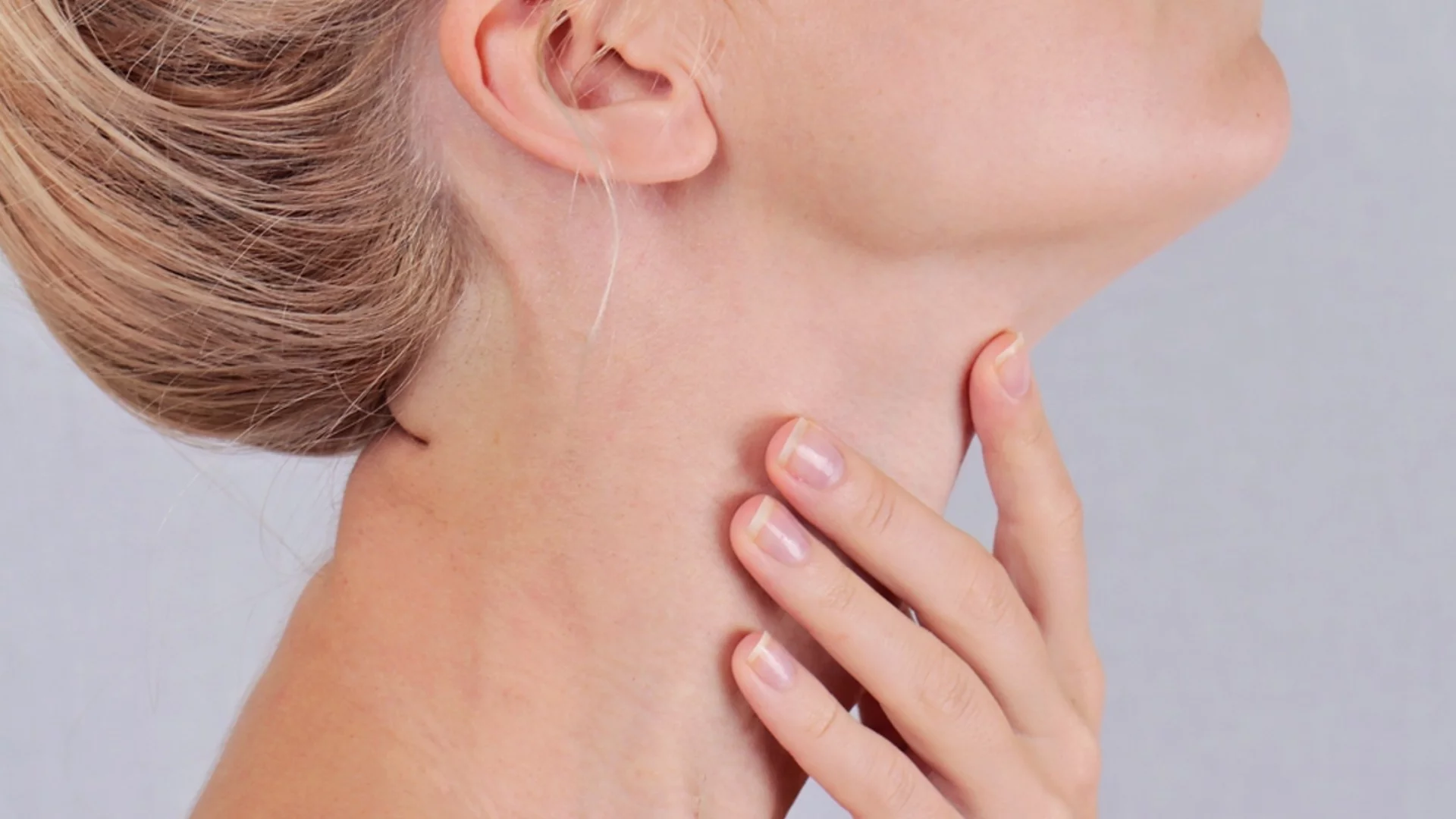 Как да проверите сами състоянието на щитовидната жлеза?