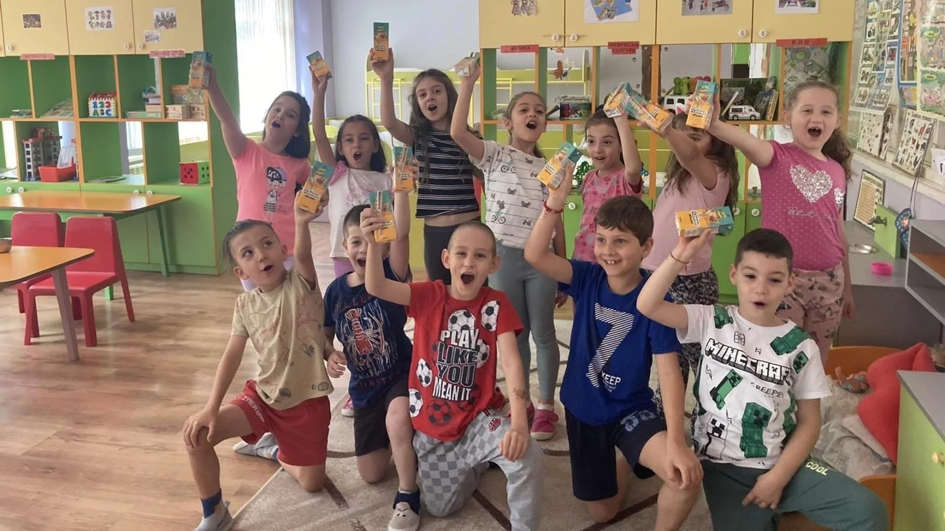 1500 деца в Димитровград получиха подаръци и сокове по повод 1 юни