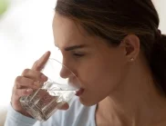 Опасни последици: защо не трябва да допивате водата от чашата за някой друг