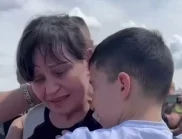 Украинска военнопленница се събра с детето си след 2 години в плен: Разтърсващи кадри (ВИДЕО)