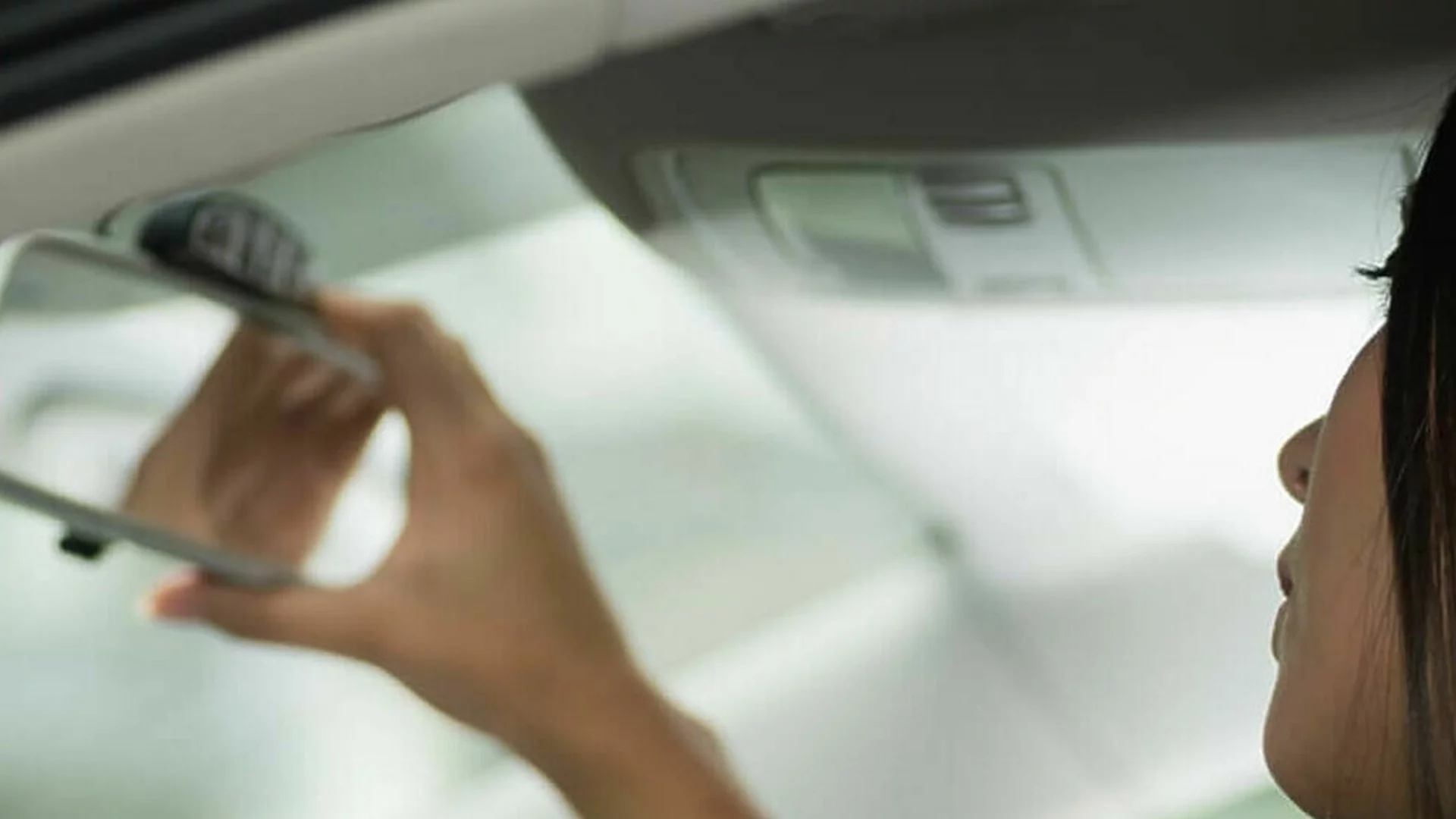 Какви грешки правят шофьорите при регулиране на огледалата?