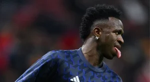 Винисиус огорчи феновете с огромна симулация срещу Борусия Дортмунд (ВИДЕО + ГАЛЕРИЯ)