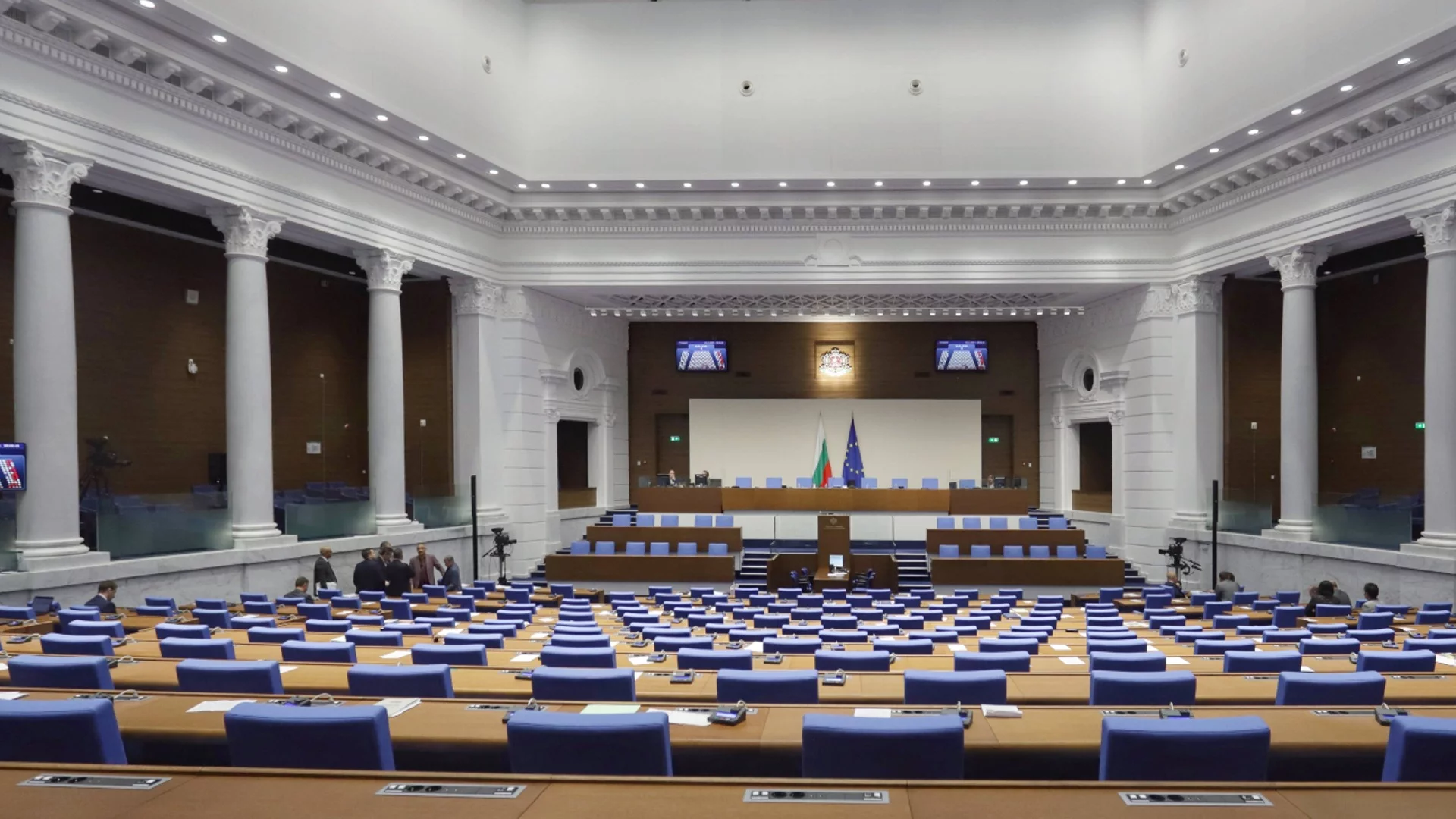 Очаквано: Провали се извънредното заседание на парламента