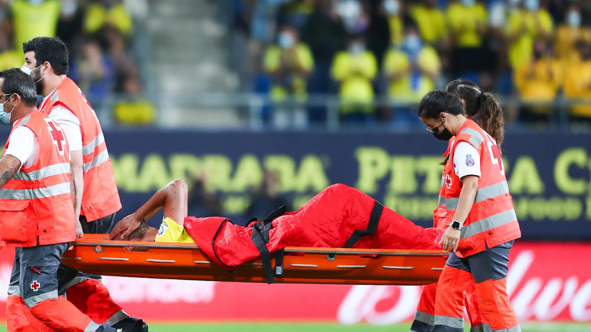 Горещо време: Двама футболисти припаднаха в Турция (СНИМКИ)