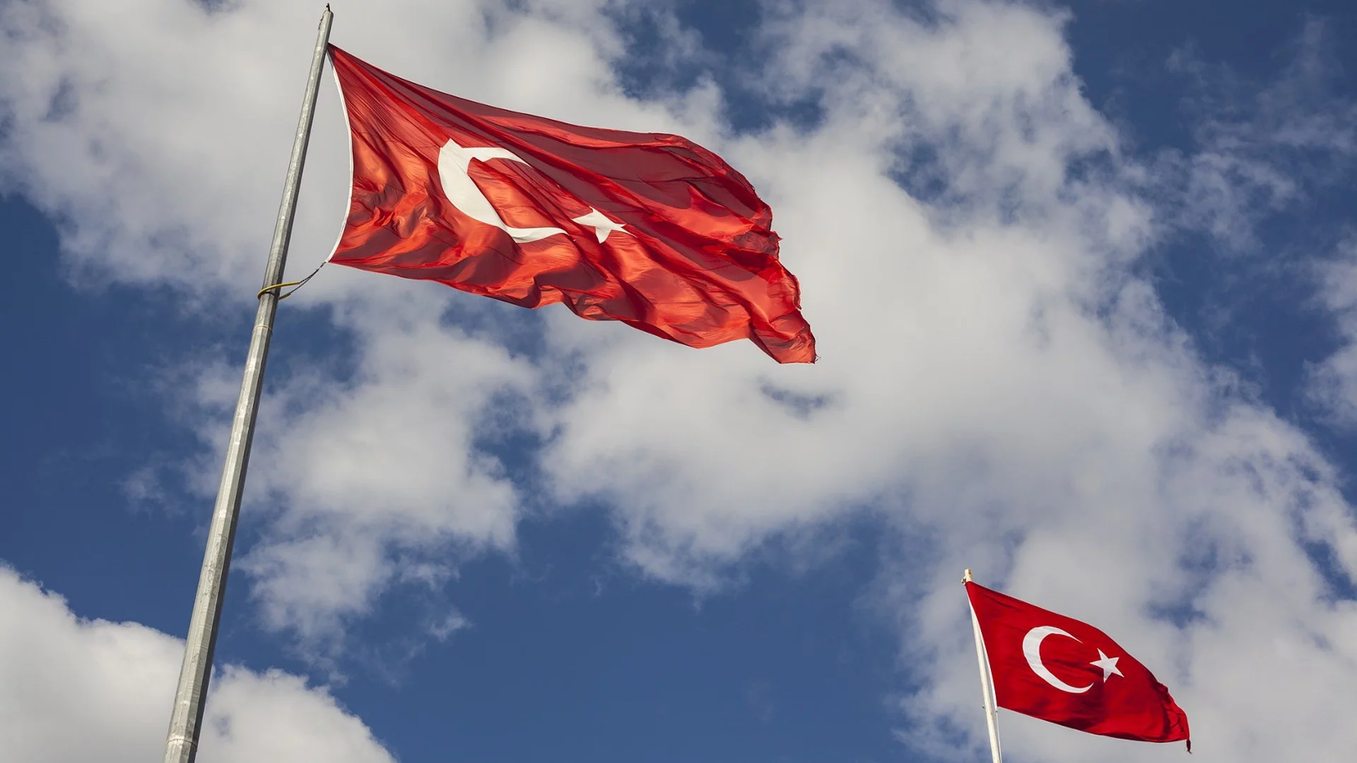 Турция уволни кмет заради предполагаеми "терористични" връзки