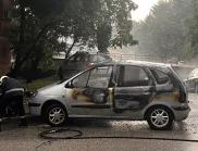 Лек автомобил пламна по време на гръмотевична буря в Търново (СНИМКИ)