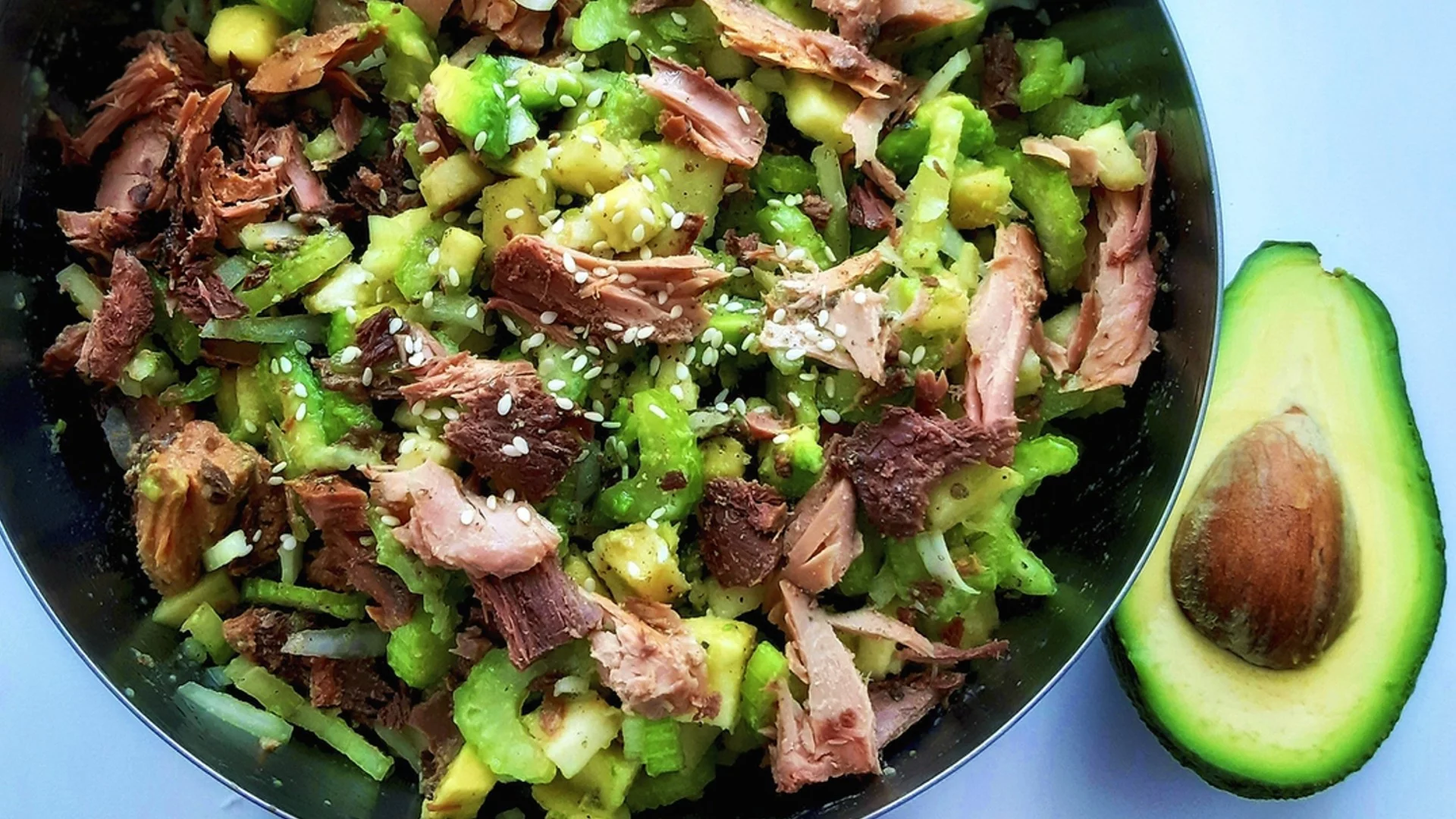Уникална салата с авокадо и пуешко месо: Не сте яли такава!