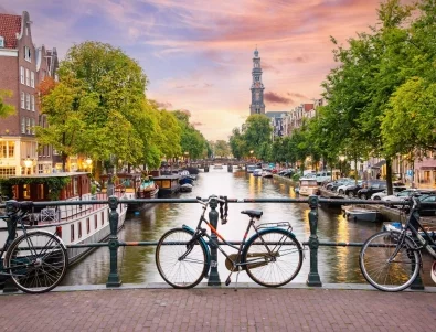 Амстердам раздава над 3200 безплатни велосипеда на жителите на града