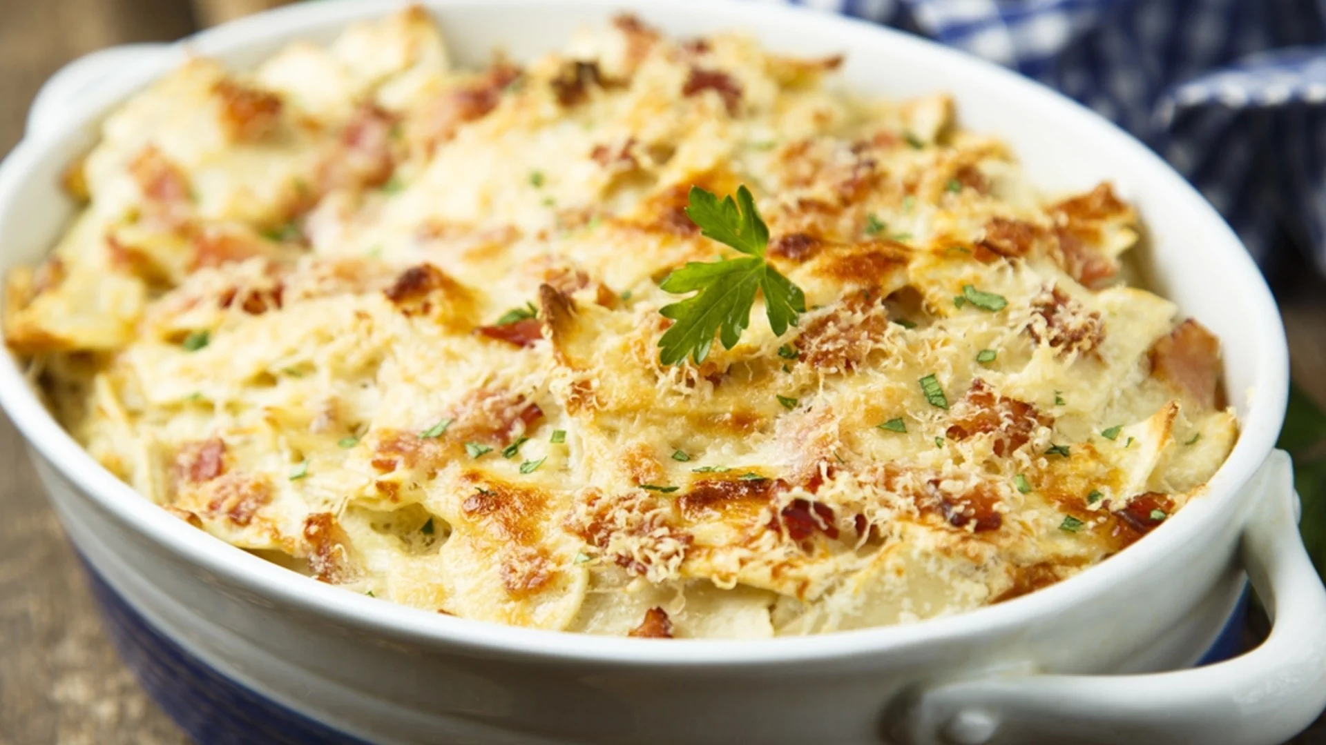 ТОП рецепта: Картофи със сметана и сирене